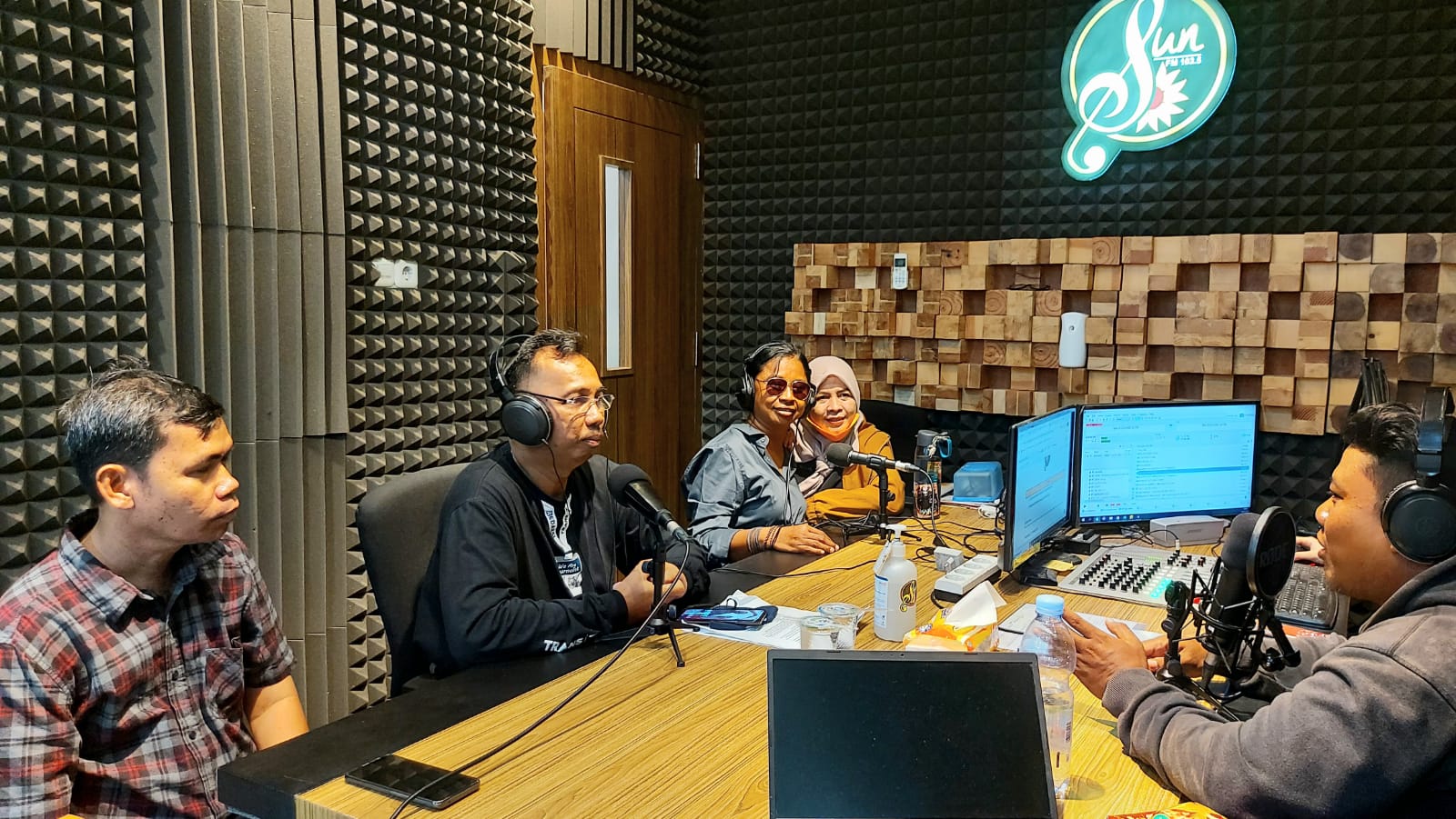 ABBY RADIO 1