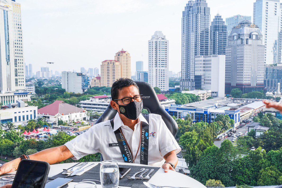MENIKMATI JAKARTA UTAMA
