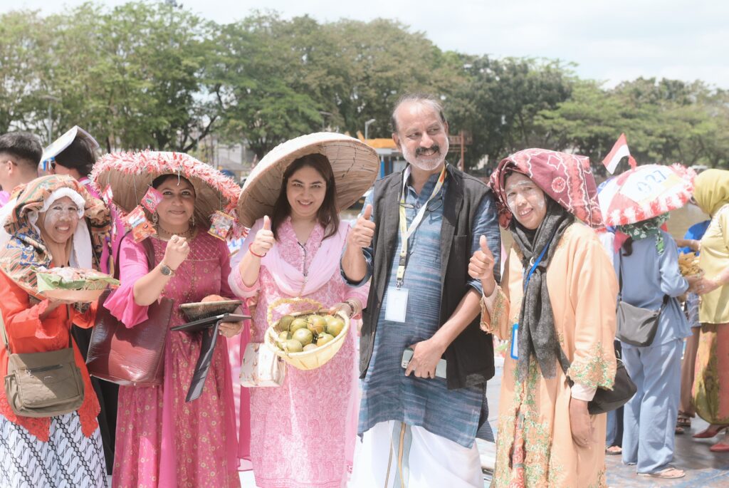 BU AAM UTAMA TEMAN INDIA TERAPUNG