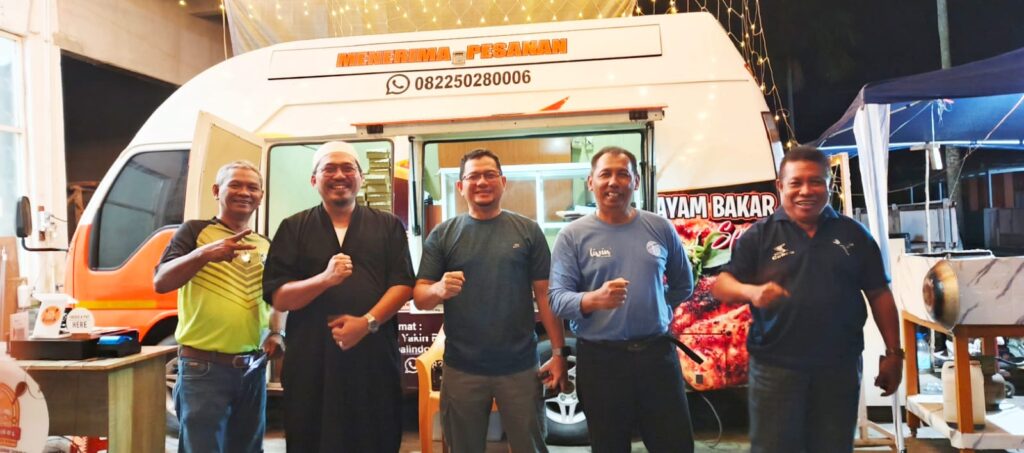 AYAM BAKAKAK BERSAMA