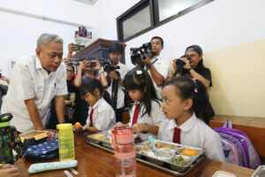 MAKAN GRATIS