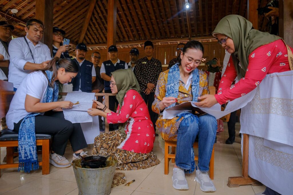 MEMBATIK DI WUKIRSARI