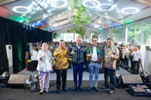 PELAKU INDUSTRI