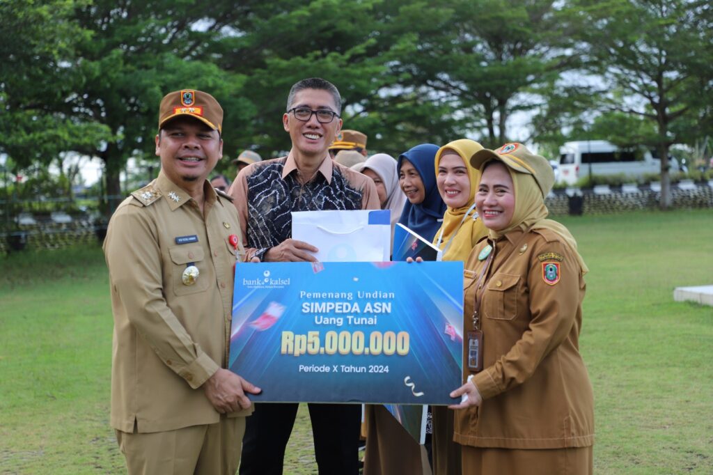PENYERAHAN HADIAH UNDIAN