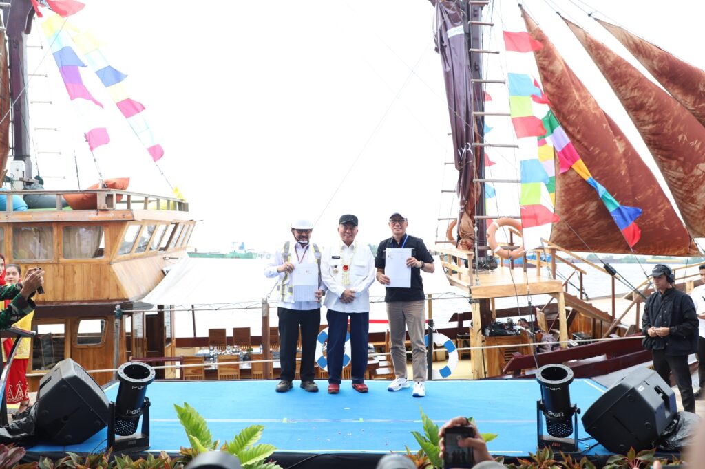 BARITO RIVER CRUISE