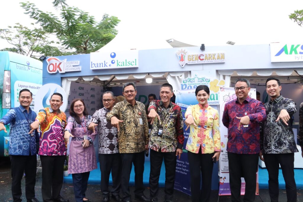KUNJUNGAN OJK BOOTH PASAR WADAI