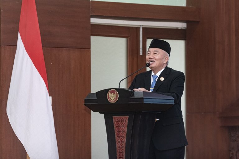 GUBERNUR H MUHIDIN-KEJATI