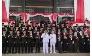 GUBERNUR HARI KEMERDEKAAN 1