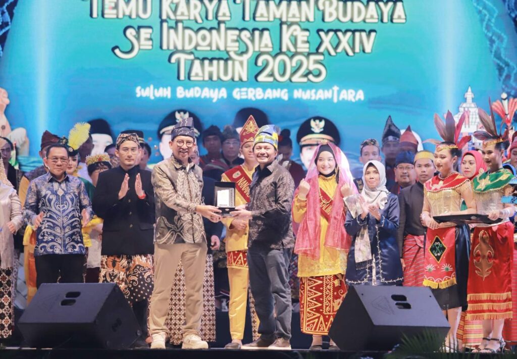 MENTERI FADLI ZON TEMU KARYA TAMAN BUDAYA
