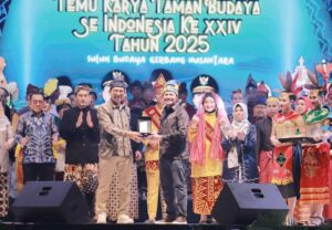 MENTERI FADLI ZON TEMU KARYA TAMAN BUDAYA