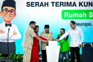 SERAH TERIMA KUNCI RUMAH