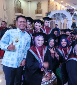 WISUDA YAMIN