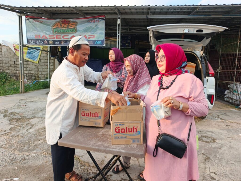 DOSEN ERNA BERBAGI SEKALI
