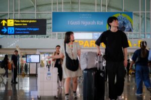 PARIWISATA KUAT