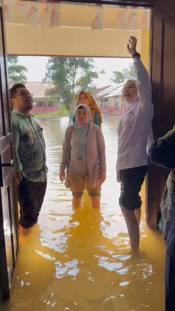 SEKOLAH TERENDAM BANJIR