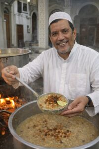 DOSEN ABDUL KADIR DAN BUBUR BERBUKA