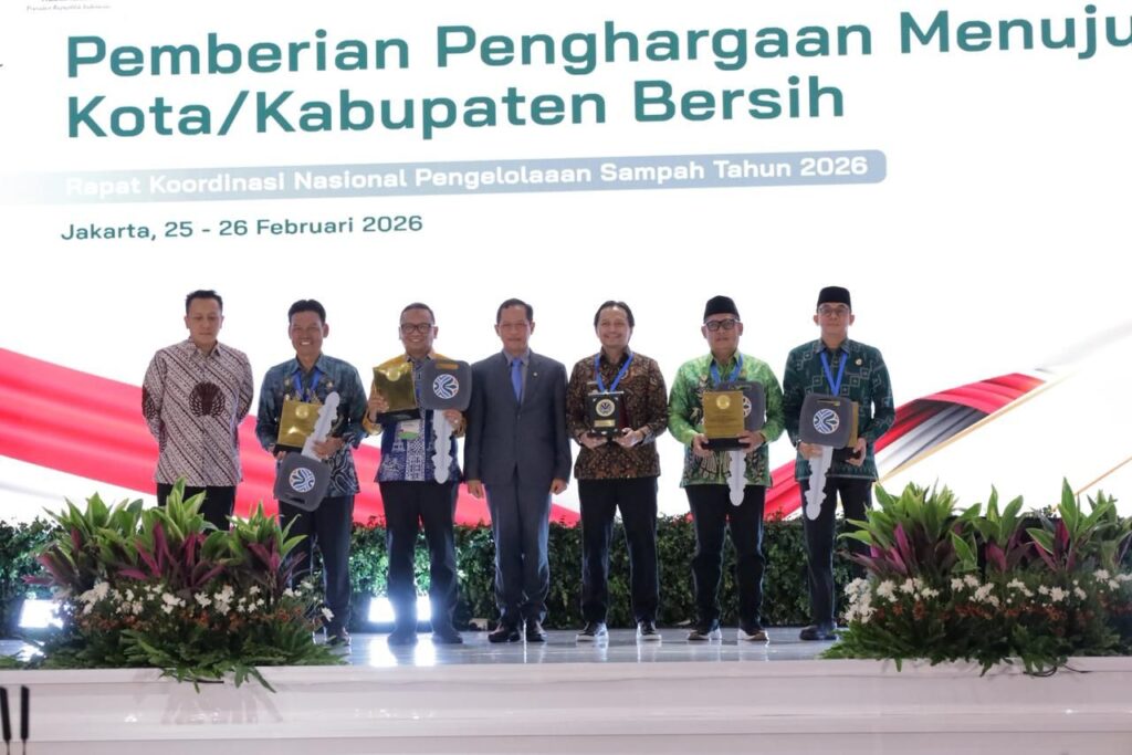 GUBERNUR PENGHARGAAN SAMPAH