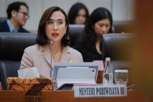 MENPAR DI DPR RI