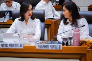 MENTERI DAN WAKILNYA KUNJUNGAN WISMAN 2027