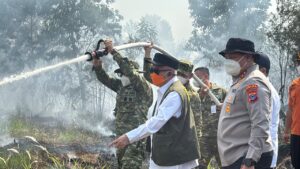 muhidin padamkan api lagi
