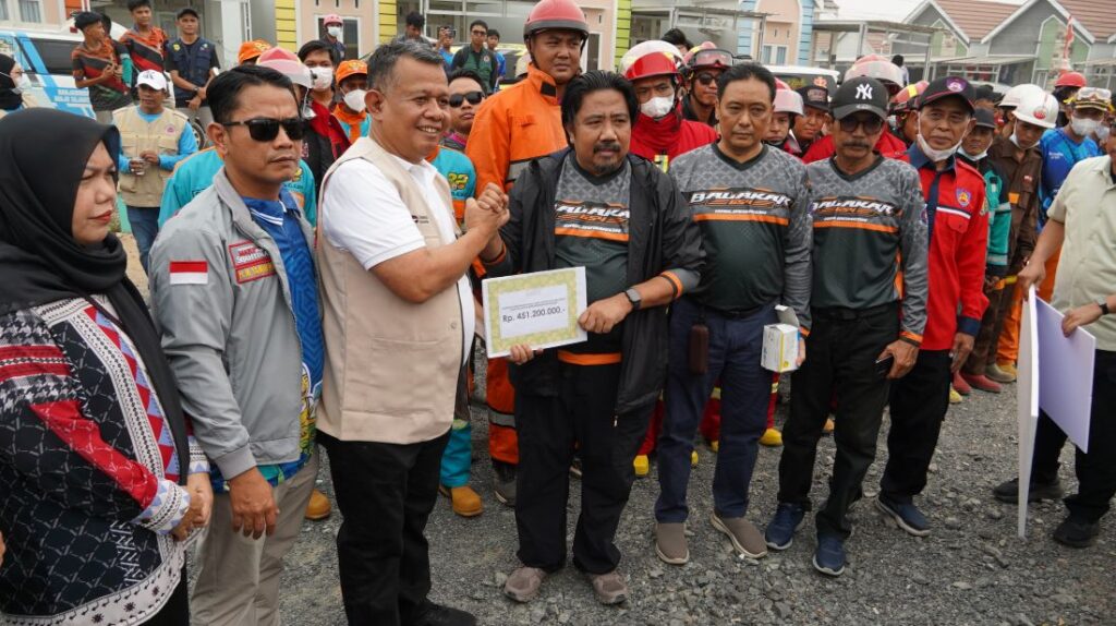 BANTUAN KARHUTLA